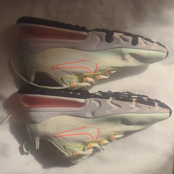 Barely worn Nike Airmax 270 react, size 8 - Picture 3 of 6